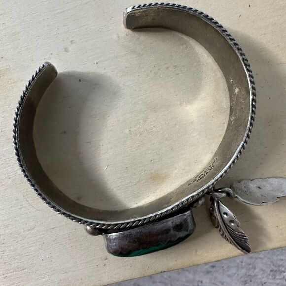 Vintage A.J Platero Navajo Feather Dangle Malachite Ciff Bracelet - Picture 6 of 8